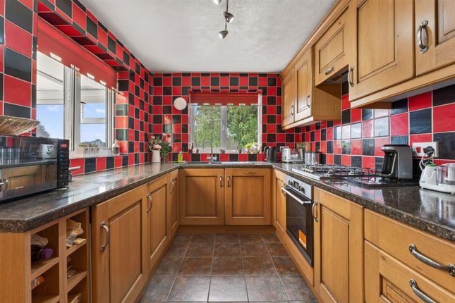 4, Brackenhill Close, Northampton photo 4