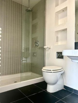 Flat 2, The Curve 27-31, St. Marys Road, London photo 5