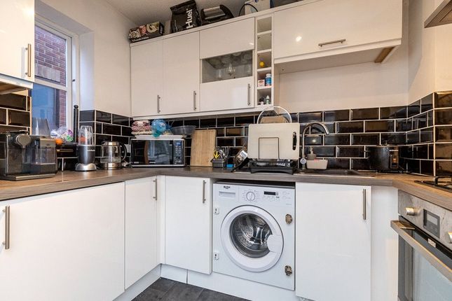 Thumbnail Flat for sale in Garlands Road, Redhill, Surrey