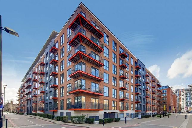 Flat for sale in Warehouse Court, Woolwich, London