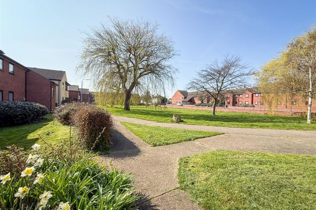 10, Olivers Court, Olivers Close, Clacton-On-Sea photo 4