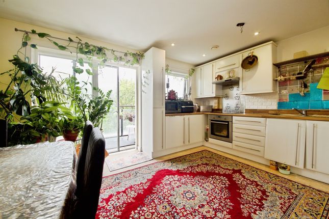 Flat 5, Walbrook Court, 2, Amias Drive, Edgware photo 2