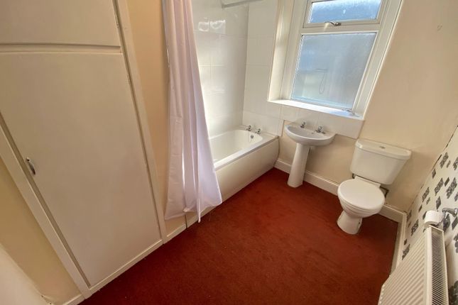 6, Emerald Street, West Yorkshire photo 5