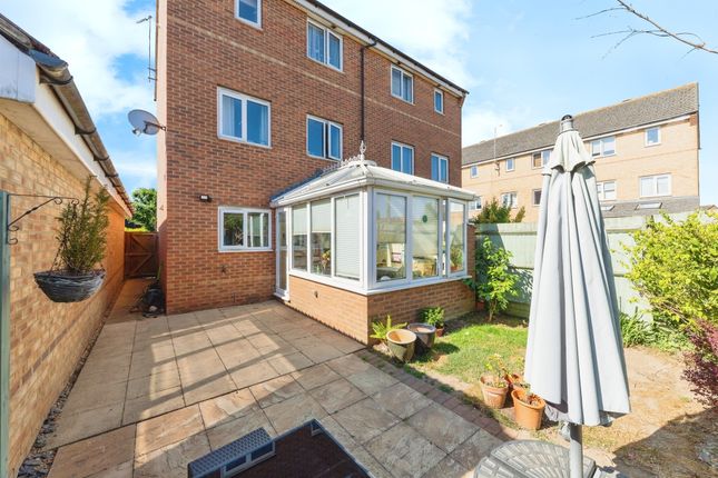 35, Gorseway, HATFIELD photo 3