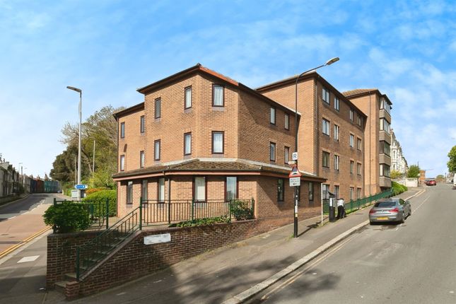 Thumbnail Flat for sale in Holmesdale Gardens, Hastings