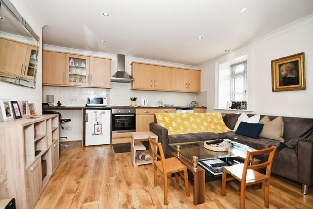 Flat 6 - Kitchen Living 03.Jpg