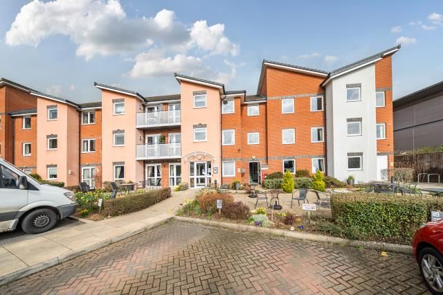 1-bed flat on Flat 39 Benedict Court,, Western Avenue, Newbury, £160,000