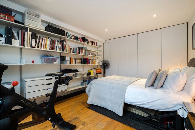 Flat for sale in York Way, London