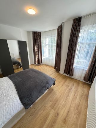 Thumbnail Room to rent in Belgrade Road, London