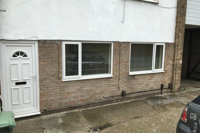 1-bed flat on 39b, Risborough Lane, Folkestone, £85,000