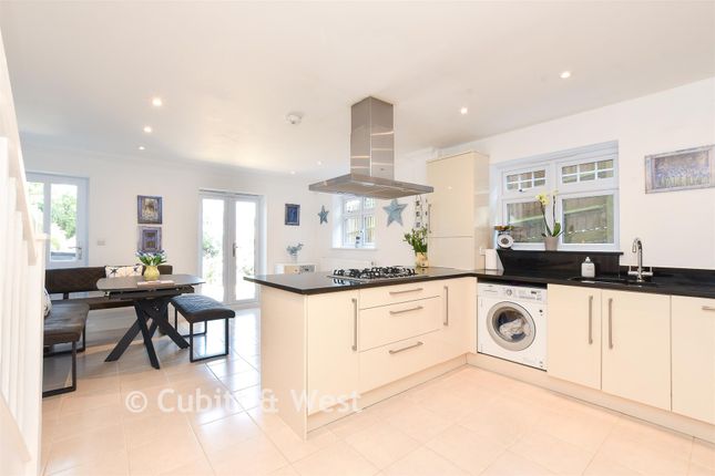 12, Tupwood Gardens, Caterham photo 3
