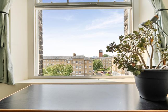 Flat 12, Florence House, Gilbert Close, Woolwich photo 4