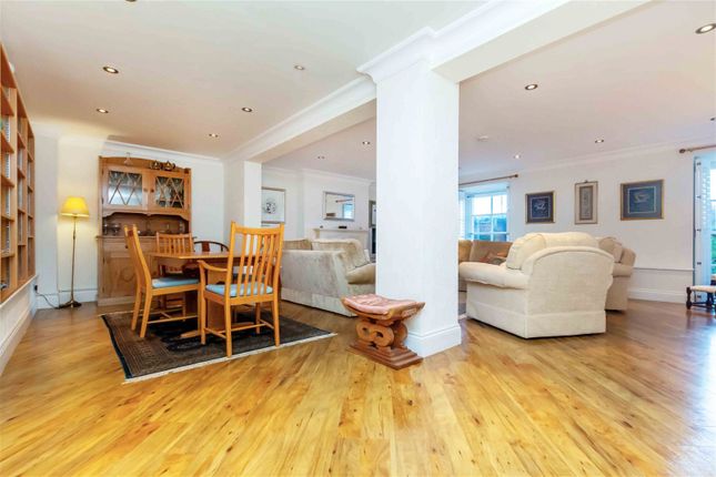 Flat for sale in Marine Gate Mansions, Promenade, Southport, 0Au.