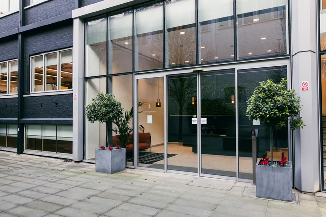 Office to let in Finsbury Market, London