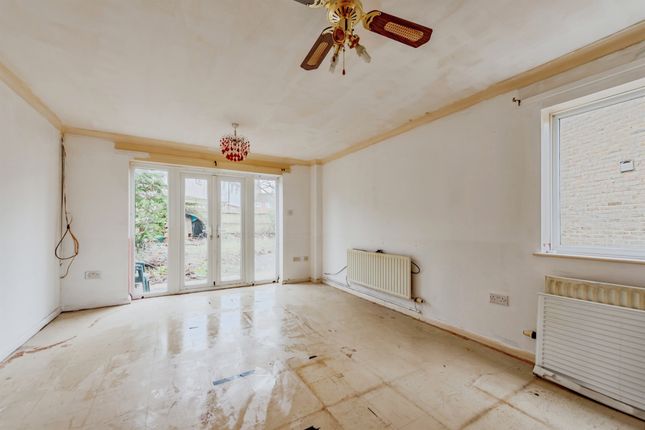 10, Six Penny Close, Edenbridge photo 2