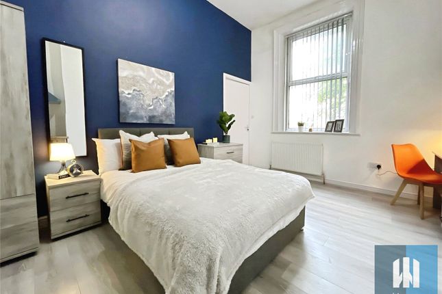 Room 4, 2, Park Drive, Huddersfield photo 3
