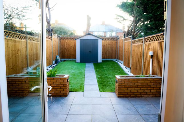 12, Halford Close, Edgware photo 5