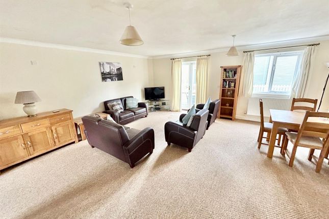 10, Wiltshire Crescent, Royal Wootton Bassett photo 4