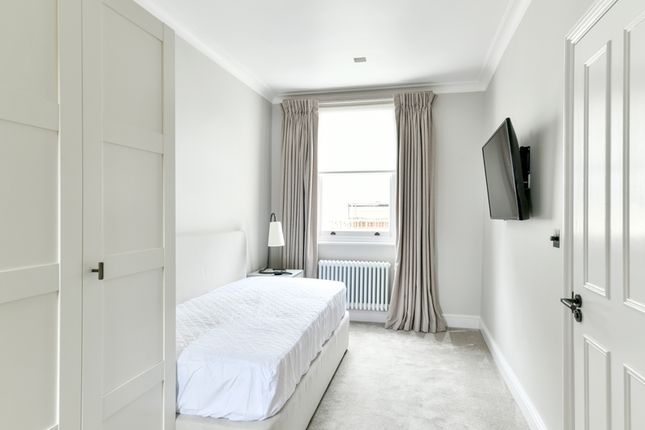 Town house to rent in Cambridge Place