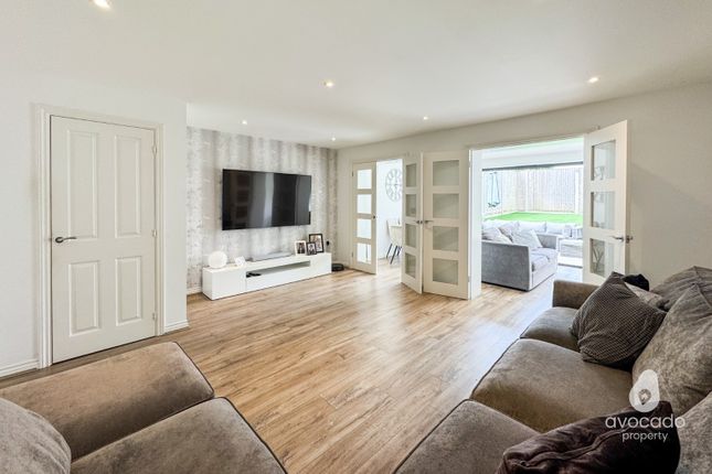 6 Oatlands Chase, Shinfield, Berkshire photo 4