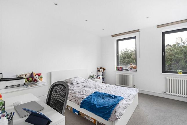 Flat to rent in Balfour Lofts, Elephant &amp; Castle