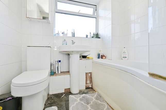 25, Whiteley Close, WARE photo 4