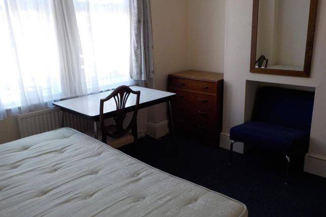 Terraced house to rent in Blaker Street, Brighton