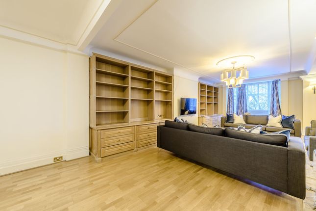 Flat to rent in Strathmore Court, St John’S Wood, London