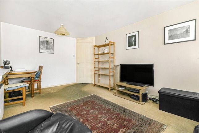 Flat for sale in Stanley Road, Hounslow