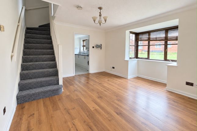 16 Columbine Close, Bedford photo 2