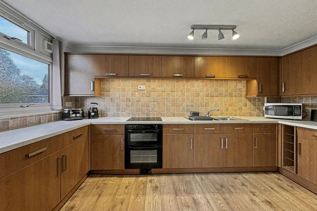 27, Sproughton Court, Ipswich photo 3