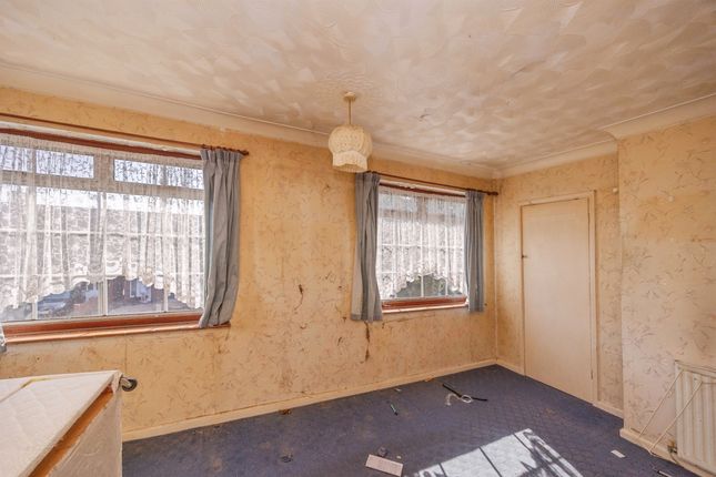 8, James Road, Havant photo 4