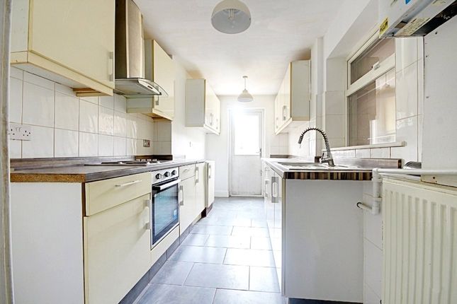 39, Catherine Road, Enfield photo 4