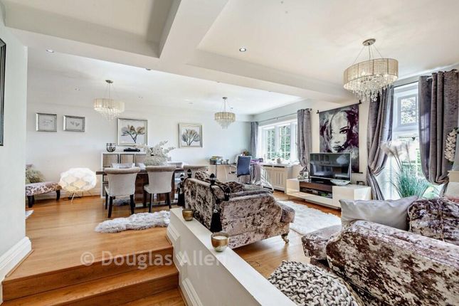 Brewster Court, The Galleries, Brentwood photo 4