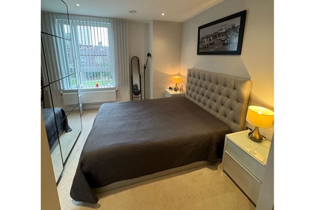 Flat 2 Aurora Point, 2 Winchester Square, Surrey Quays photo 4