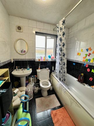 Flat for sale in Ridley Close, Barking