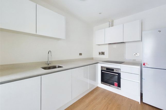 Flat 6, 12, Upton Lane, Forest Gate, London photo 4