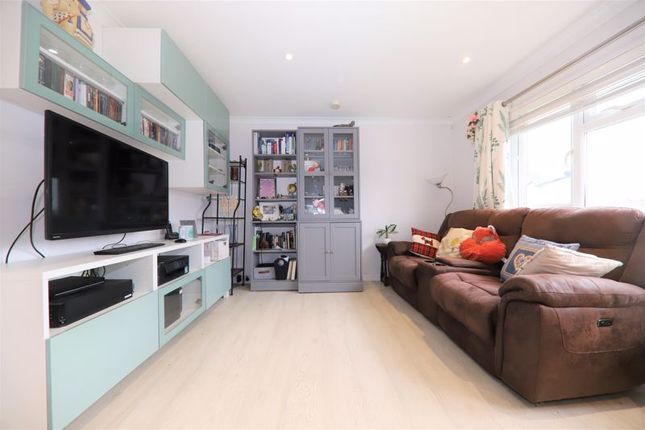 Flat for sale in Curtis Close, Rickmansworth