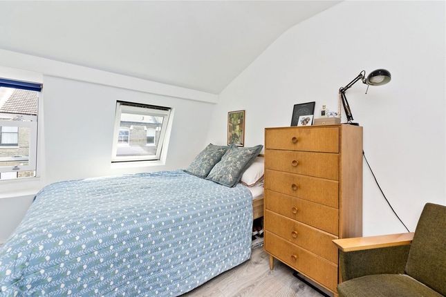 Flat 2, 18, Shorrolds Road, London photo 4