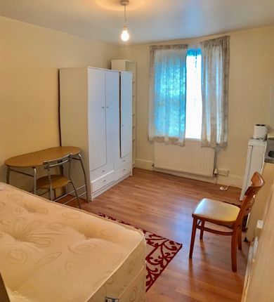 Room To Rent In Priory Park Road Kilburn Nw6 Zoopla