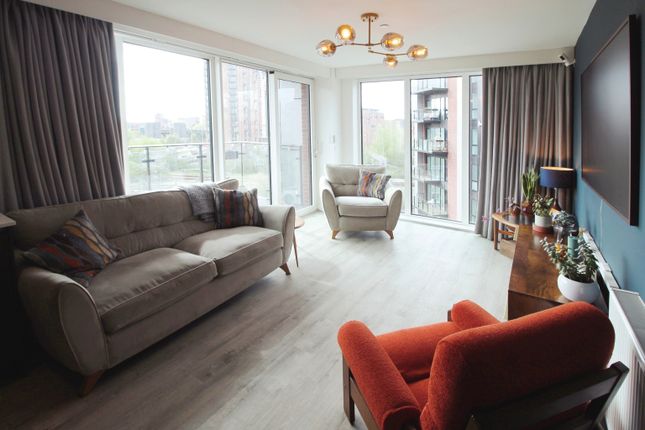 Flat to rent in Lockgate Square, Salford