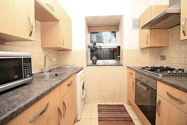 29 Moreton Avenue, Isleworth photo 3
