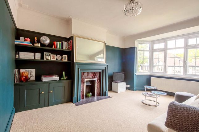 Thumbnail Flat to rent in Gracefield Gardens, London