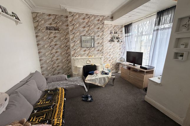 176, Birch Lane, Bradford photo 3