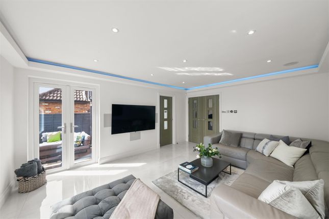 13, Harwell Close, Ruislip photo 3