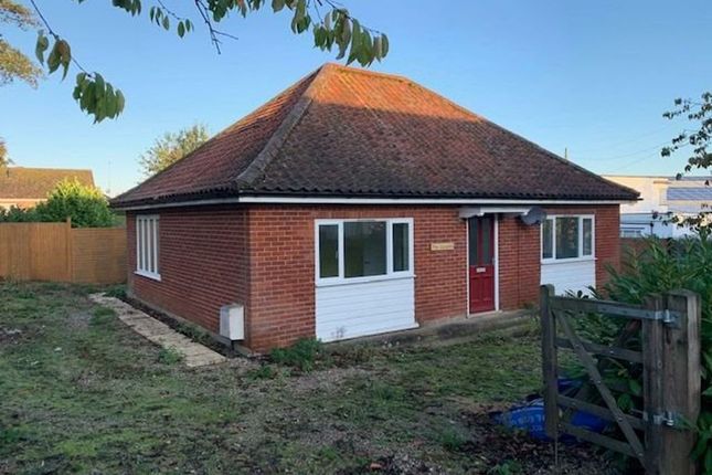Thumbnail Bungalow to rent in Staitheway Road, Wroxham, Norwich