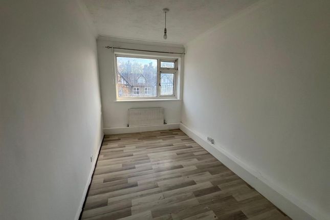 6, Rozelle Court, Dunheved Road South, Thornton Heath photo 2