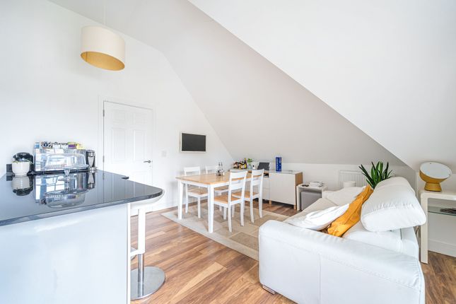 Flat 6, Ophelia Court, Worcester Park photo 4
