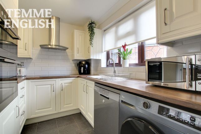 20 Fambridge Drive, Wickford photo 5