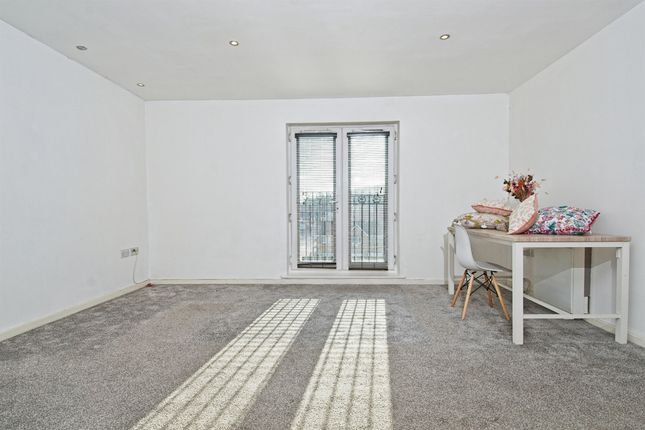 Flat for sale in Bishpool View, Newport